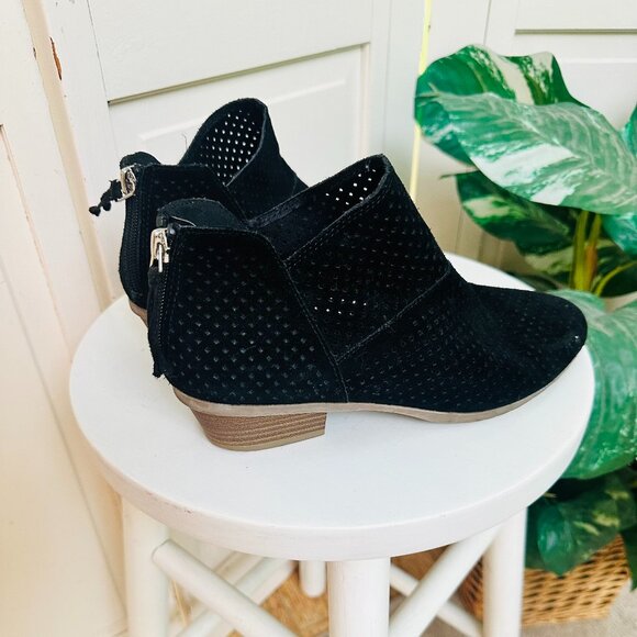 Kenneth Cole Black Booties Suede Small Heel Western Booties Perforated Leather - Picture 1 of 7